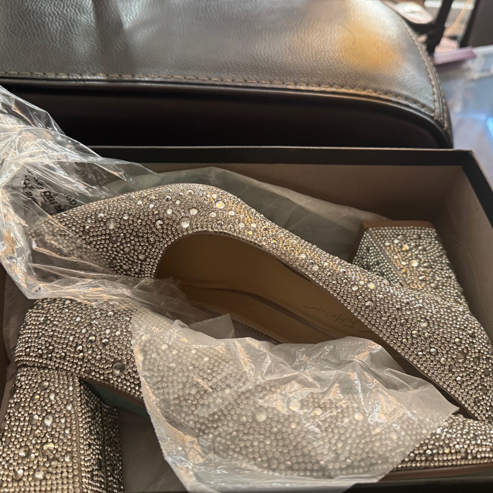 Betsey Johnson SB Averi Rhinestone shoes

Never worn